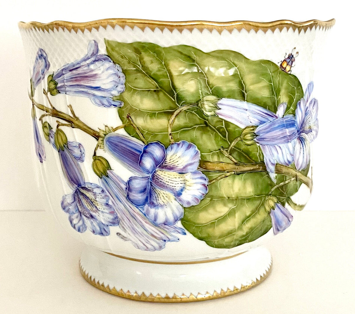 BB13 - Blue Flower Cachepot