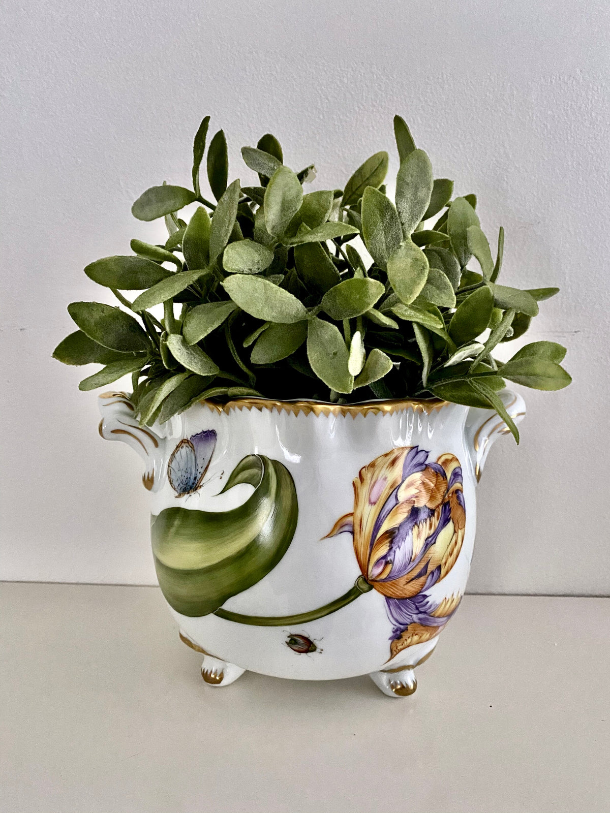 BM11 - Tulip Ruffled Cachepot