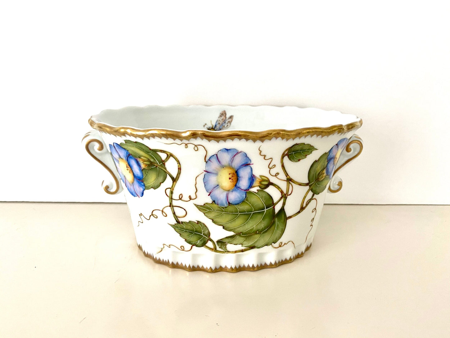 AF8 - Oval Cachepot