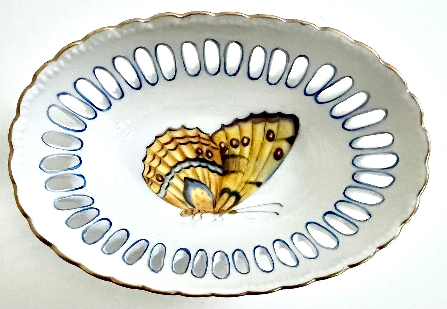 YYB6 - Oval Pierced Dish
