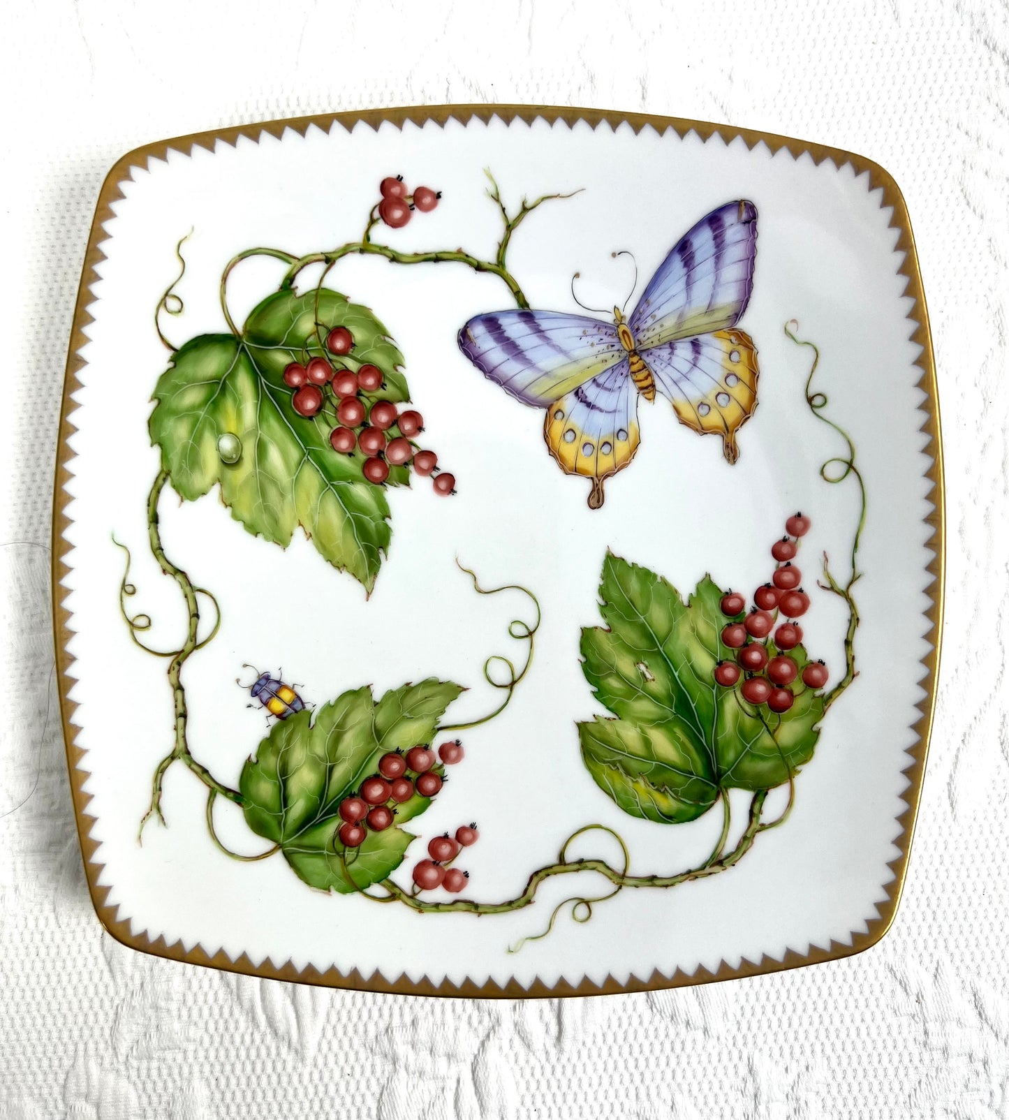 RC1 - Red Berry Luncheon/Salad/Dessert Plate