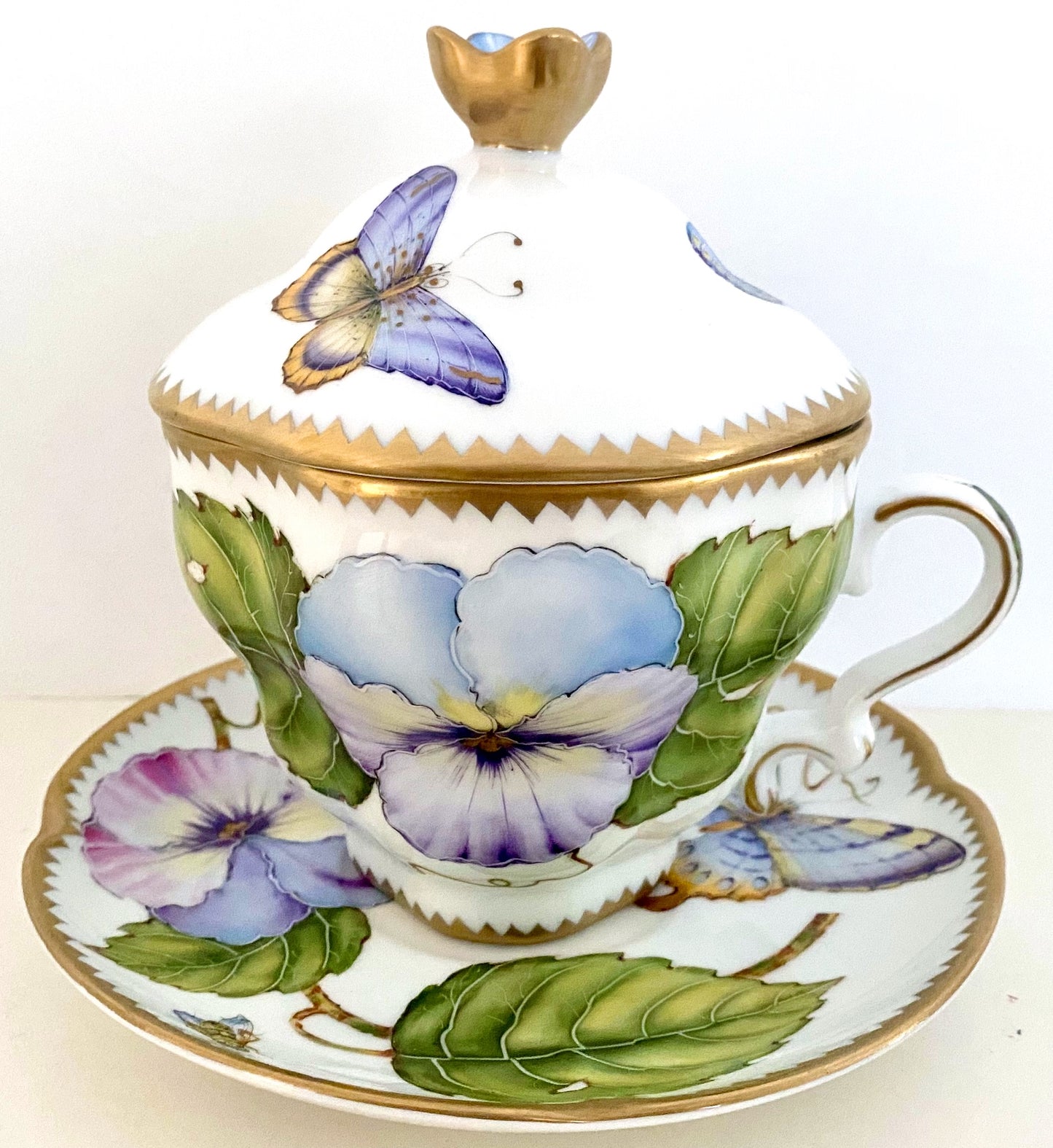 ZE11 - Covered Cup and Saucer