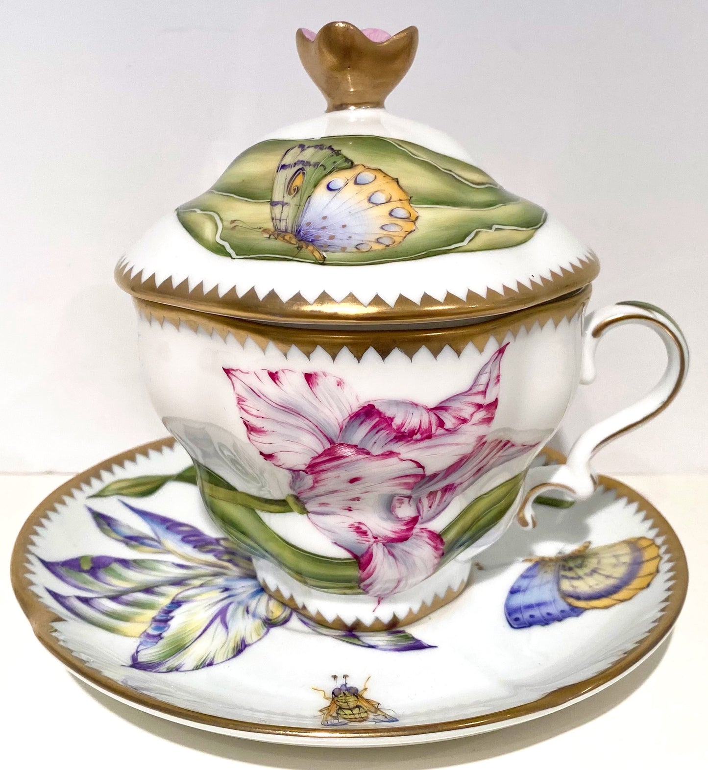 ZE17 - Covered Cup and Saucer