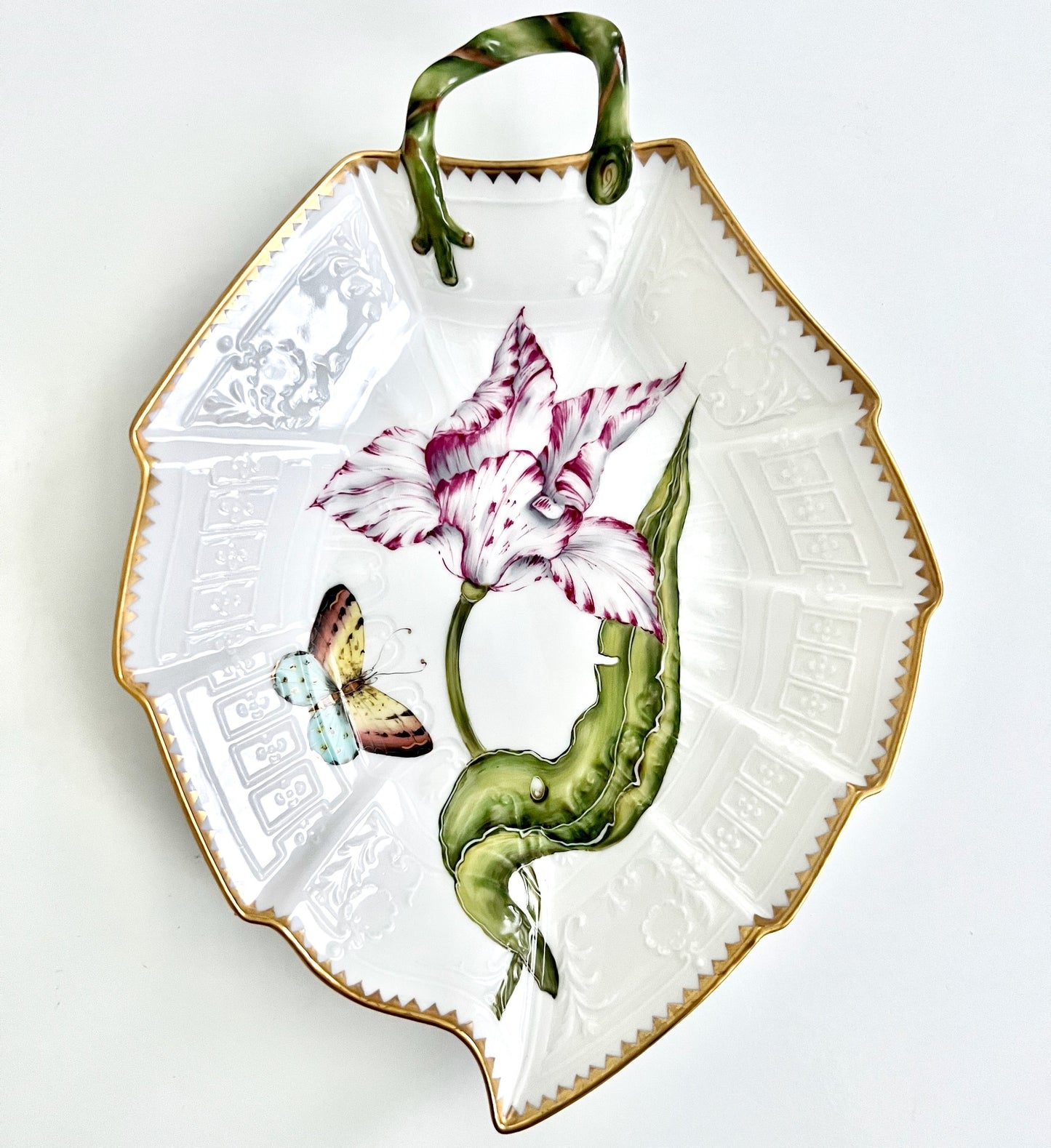 965 - Leaf Shaped Dish