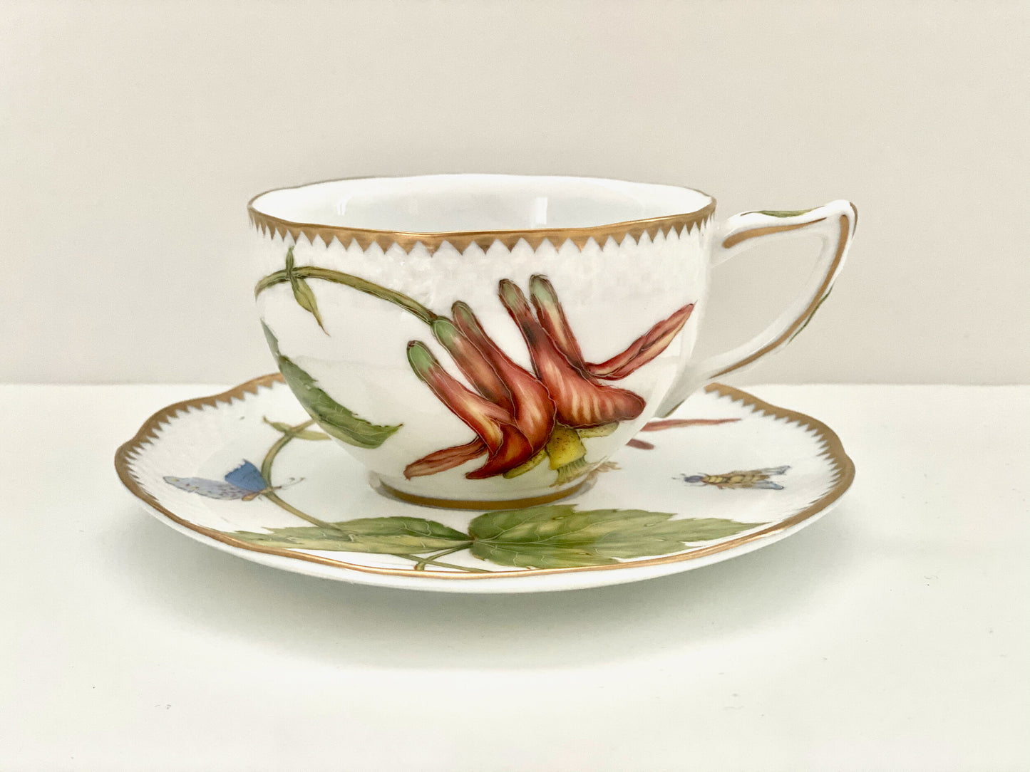 ZE64 - Red Columbine Flower Cup and Saucer