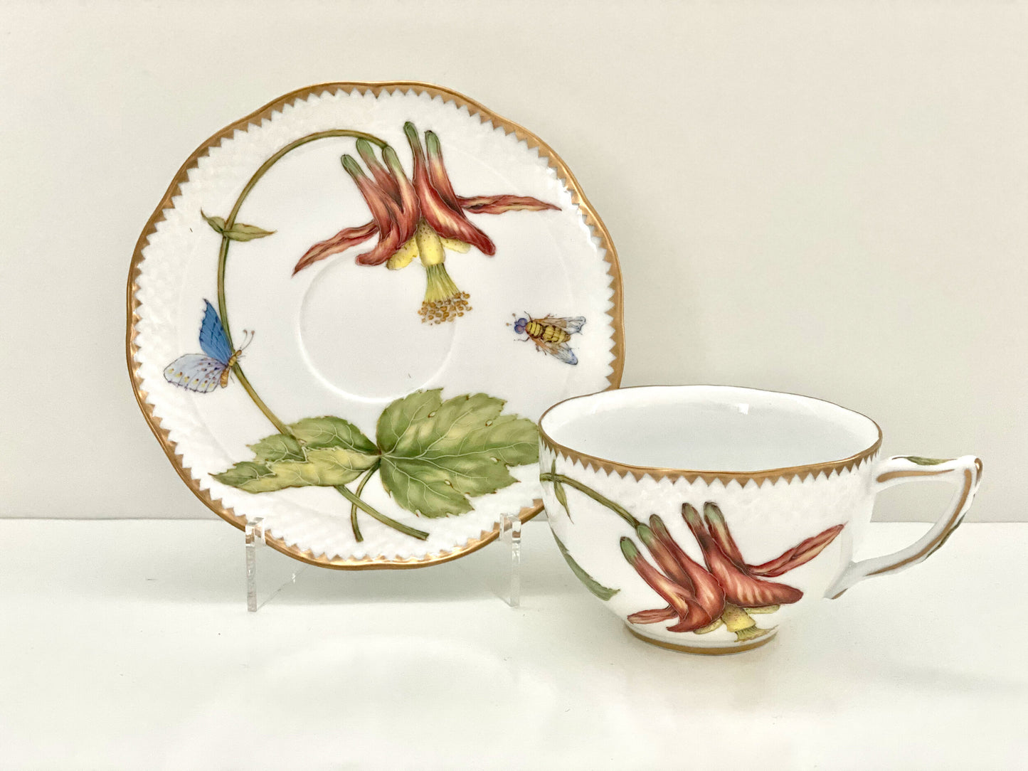 ZE64 - Red Columbine Flower Cup and Saucer