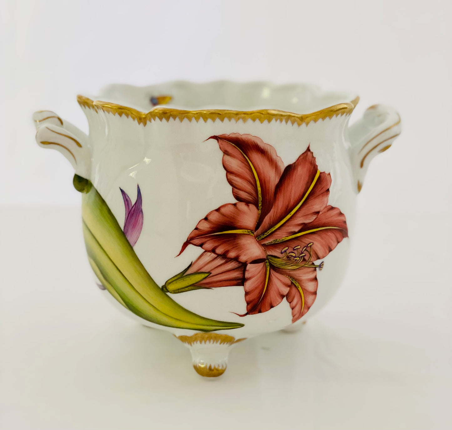 M180 - Red Flower Round Ruffled Cachepot