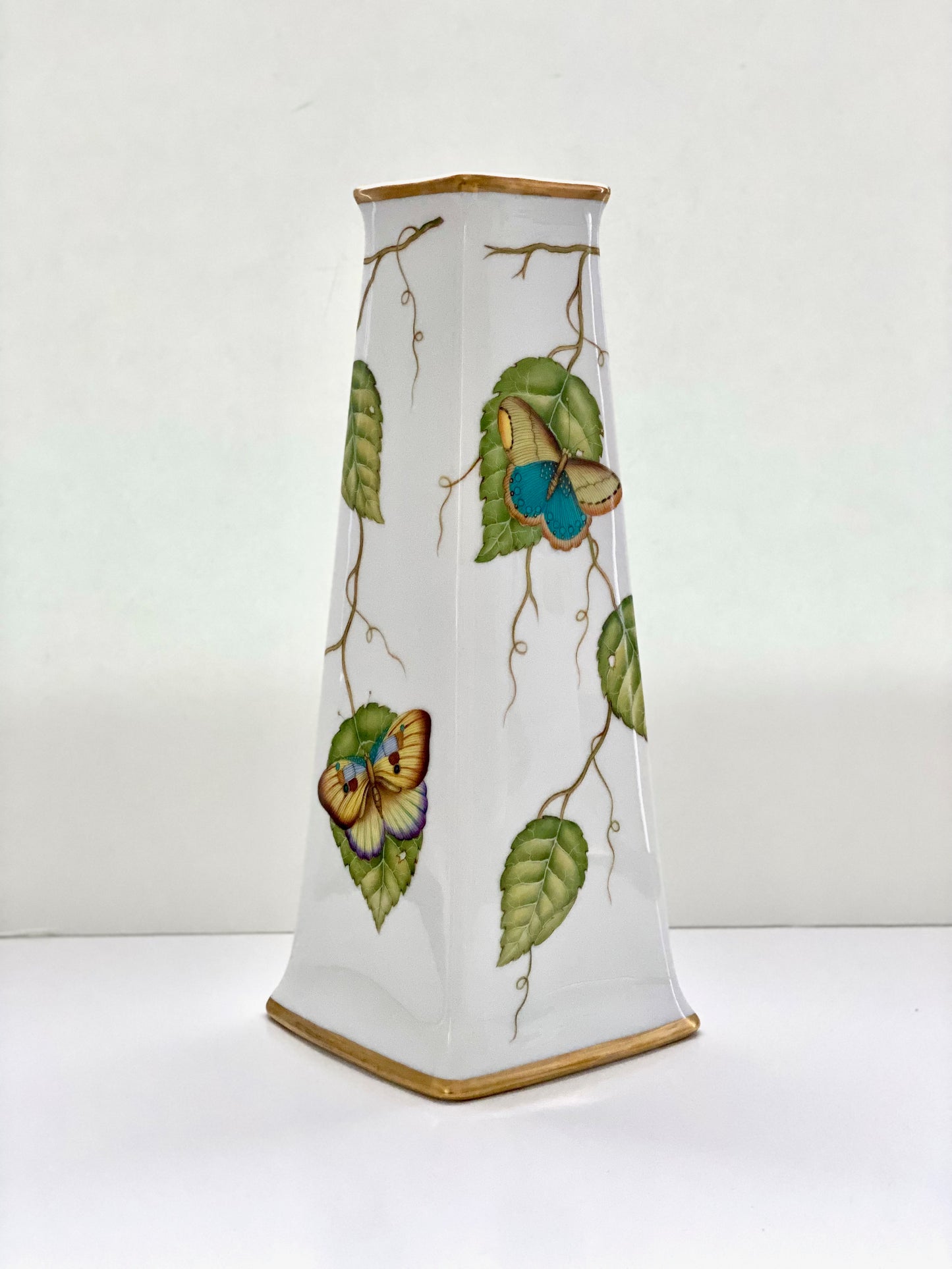 M405 - Large Vase