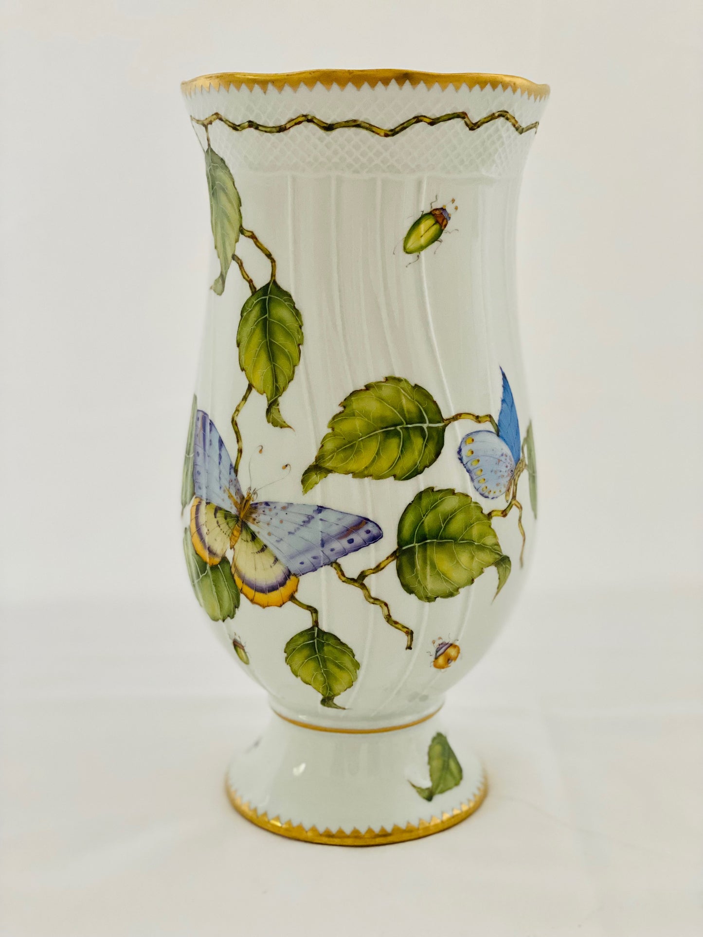 BV12 - Green Leaves and Butterflies Vase