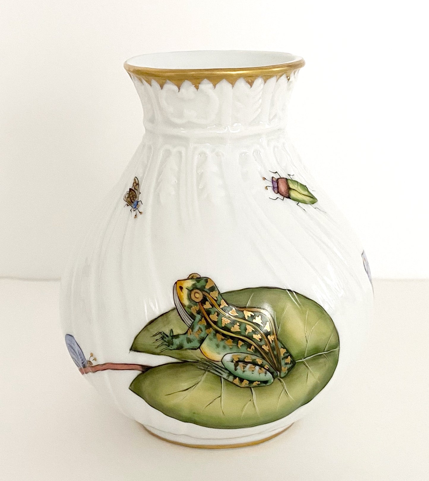 M253 - Frog on Lily Pad Bud Vase