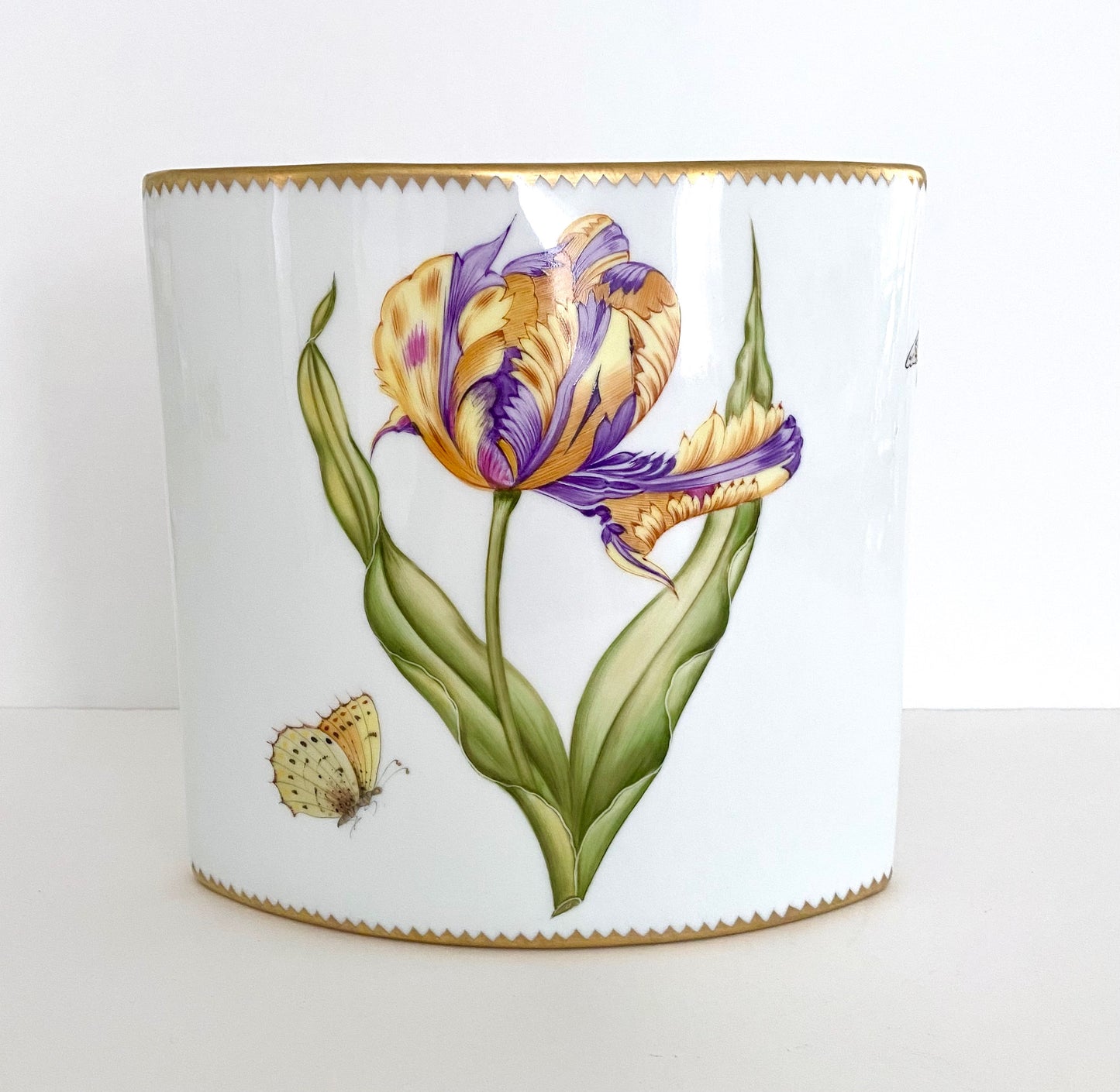 AD126 - Tulip Oval Vase