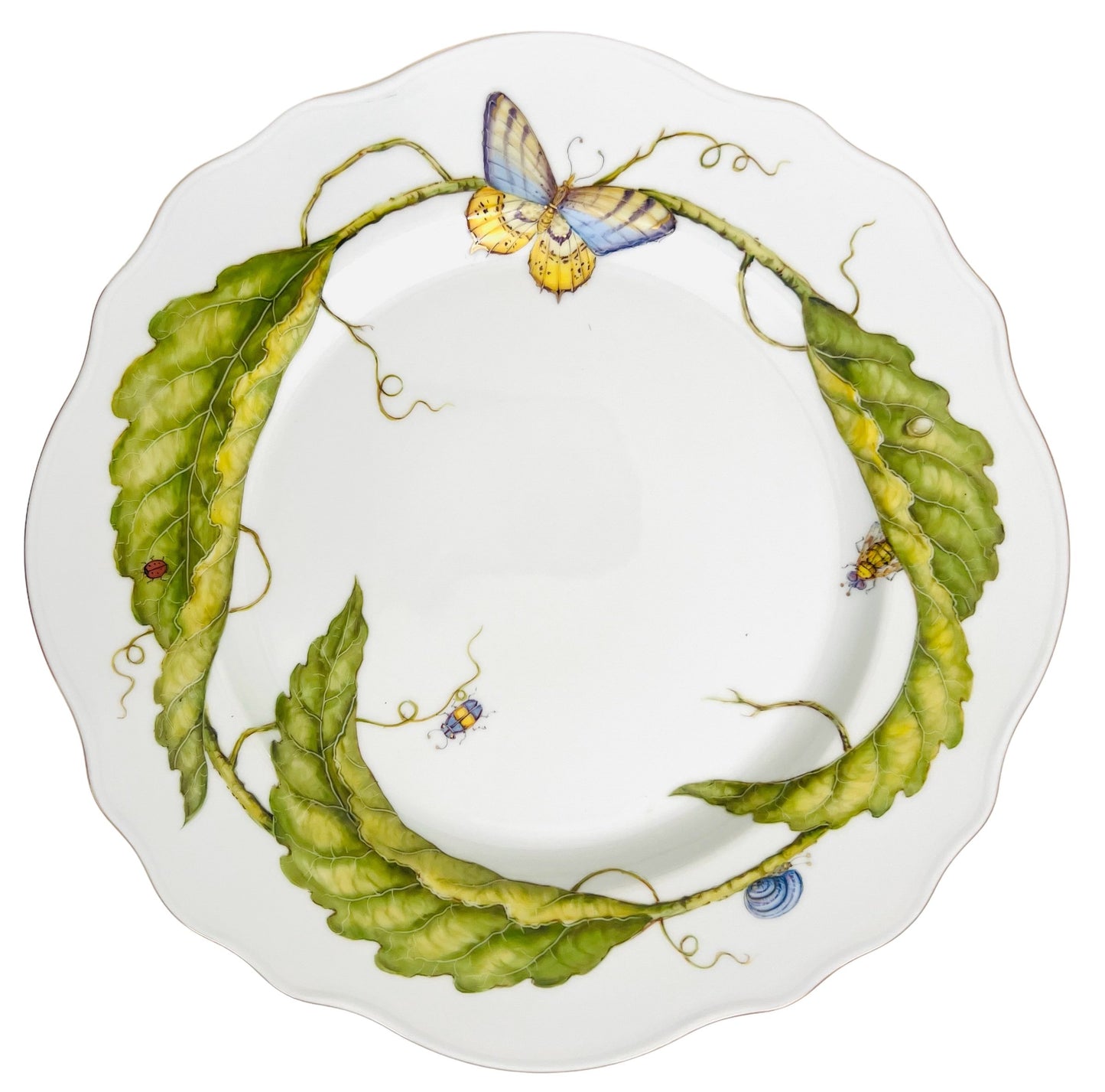AT22 - Scalloped Dinner Plate