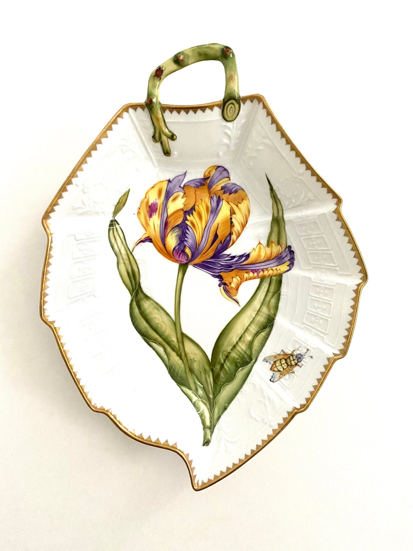 675 - Leaf Shaped Dish