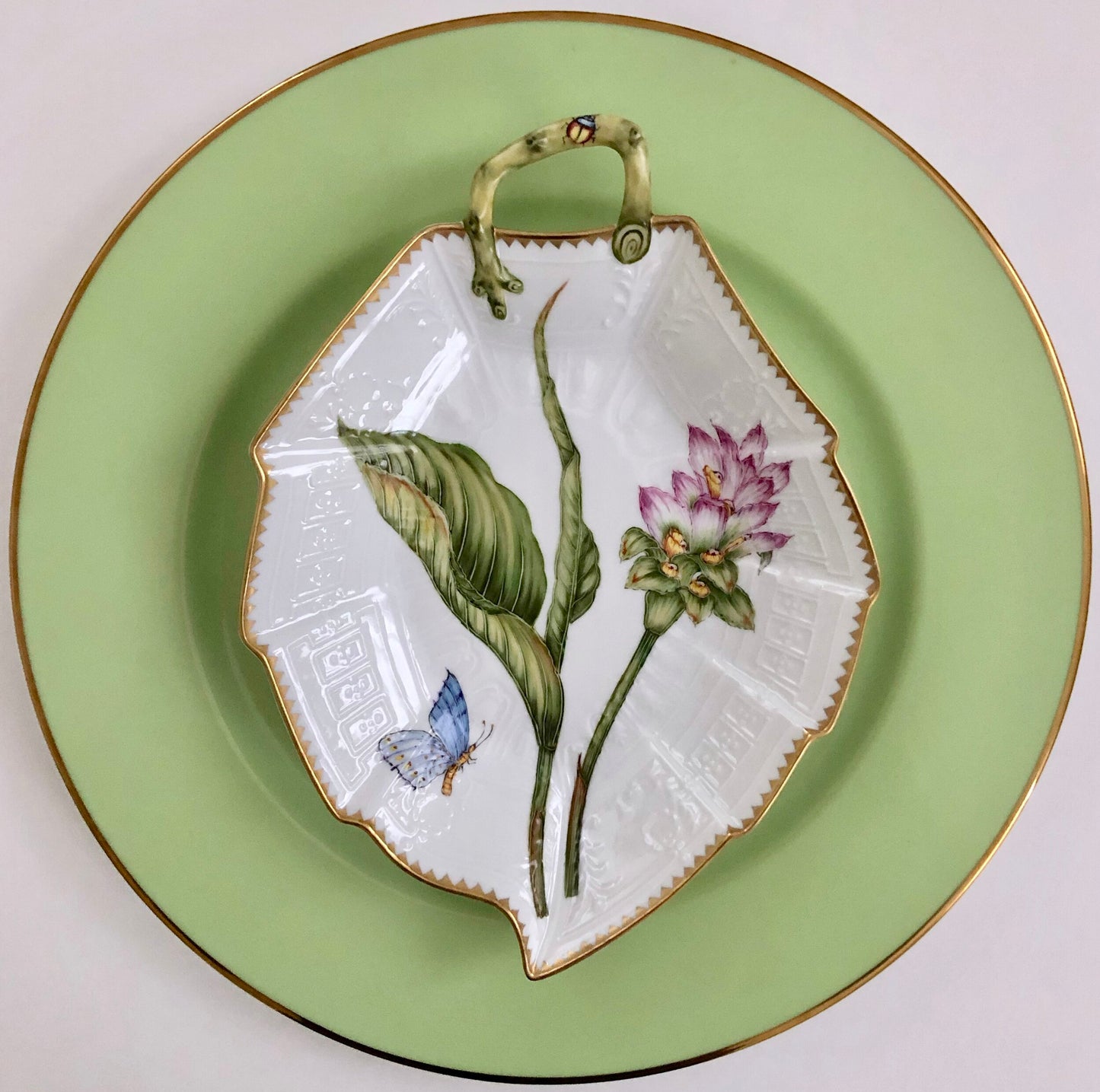 AD - Leaf Shaped Dish