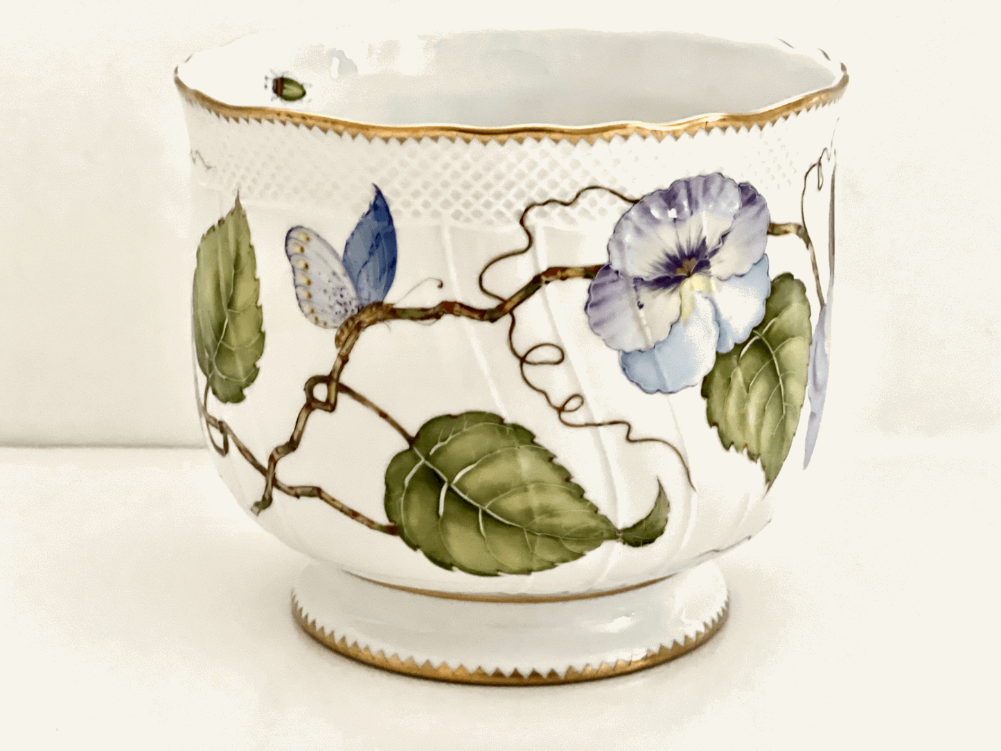 AD40 - Pansy Large Round Cachepot