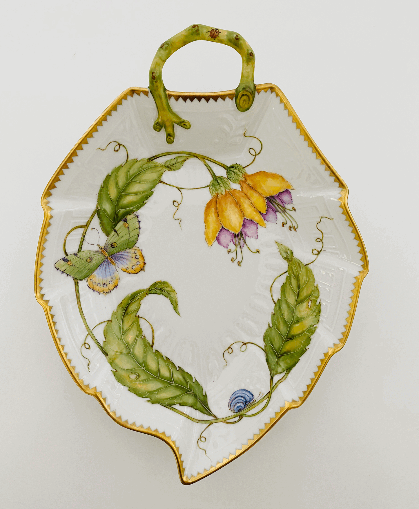 ZE89 - Large Leaf Shaped Dish