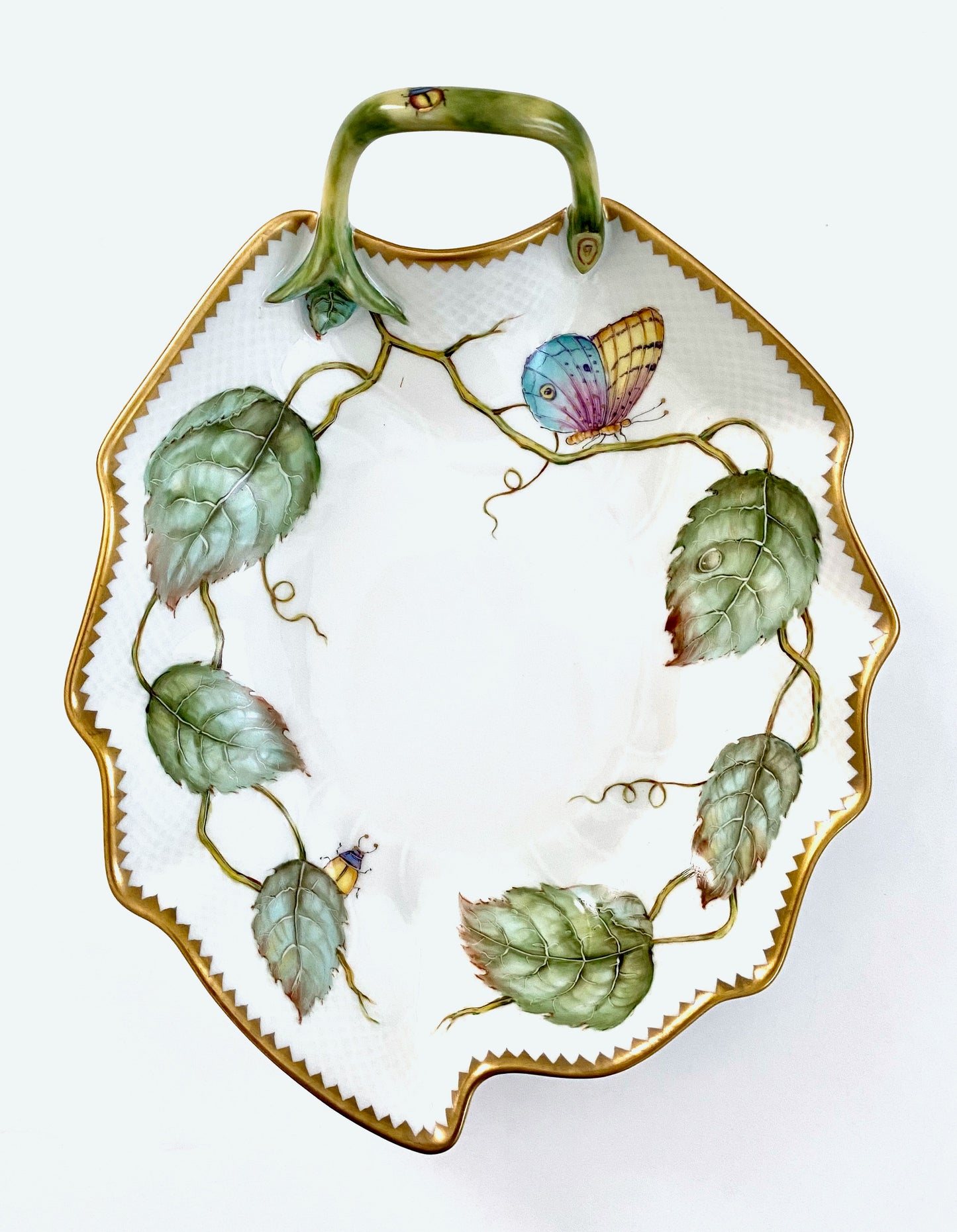 AD137 - Leaf Shaped Dish