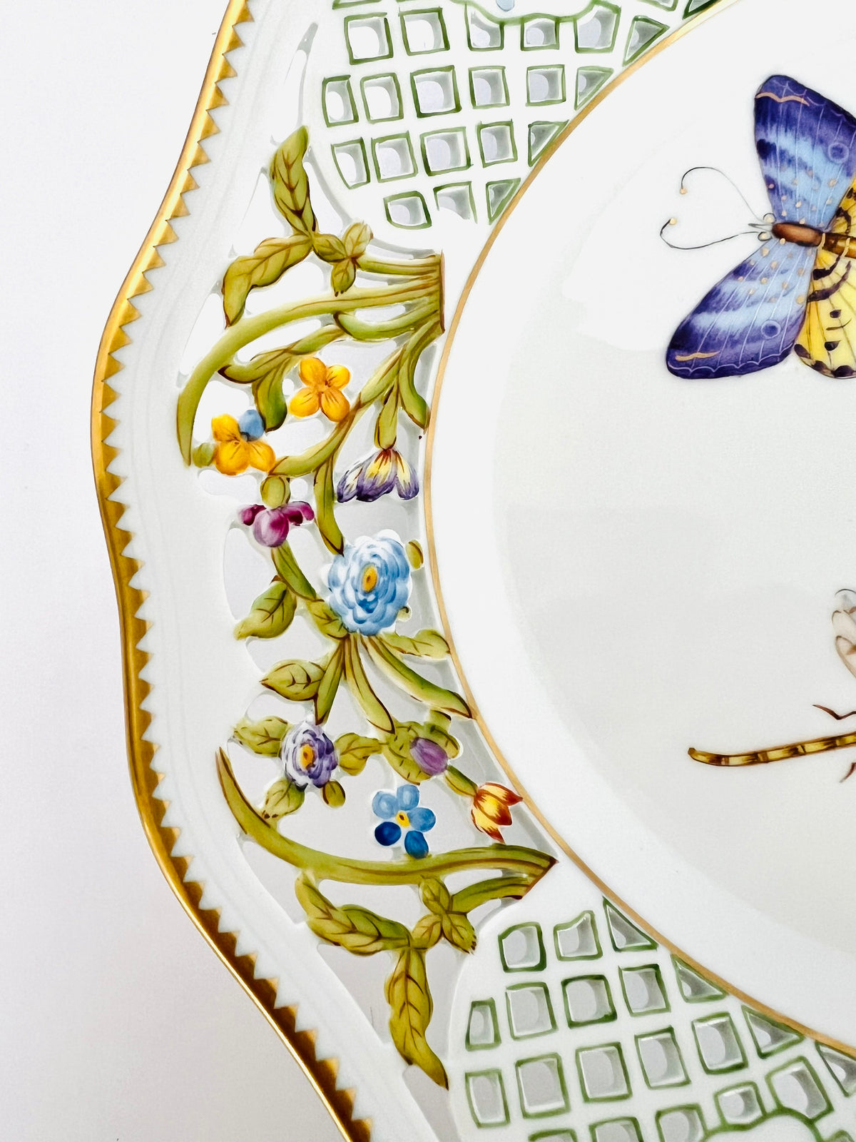 SB0 - "Lace" Dinner Plate