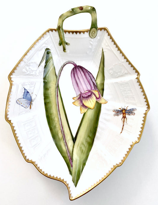 AD49 - Leaf Shaped Dish