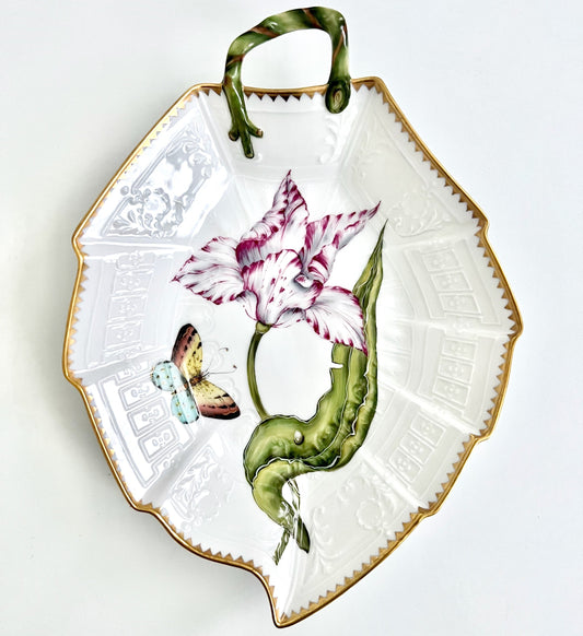 965 - Leaf Shaped Dish