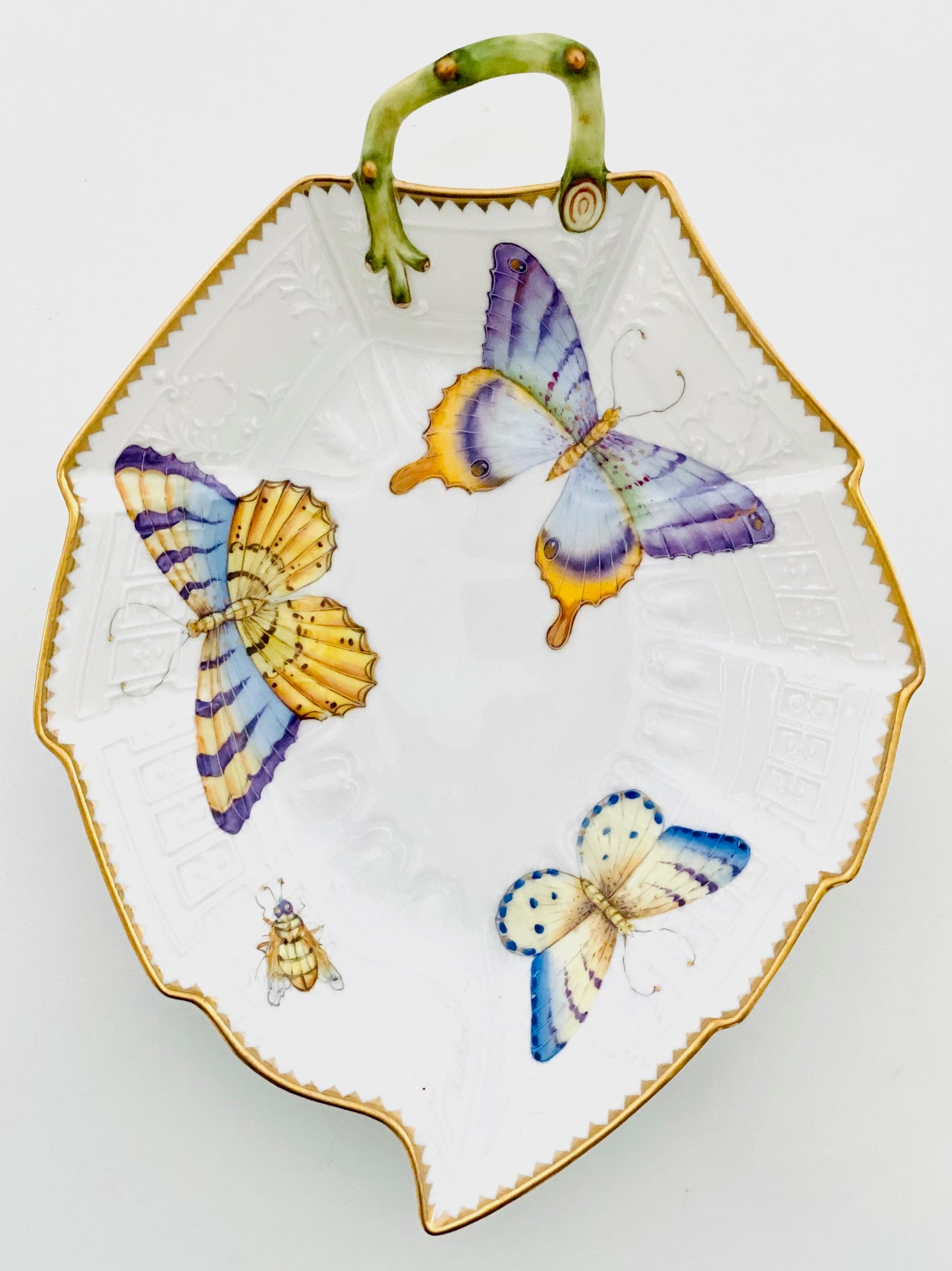 AD43 - Leaf Shaped Dish