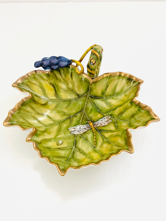 AW32 - Grape Leaf Dish