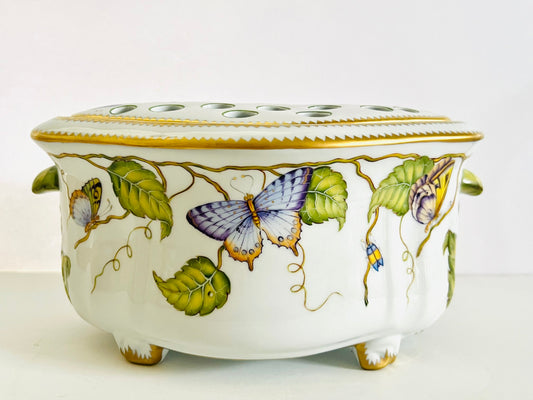 ZE121 - Large Flower Arranger with Lid