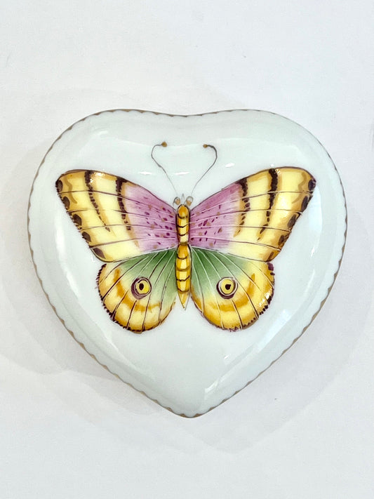 ZE980 - Heart Shaped Porcelain Box