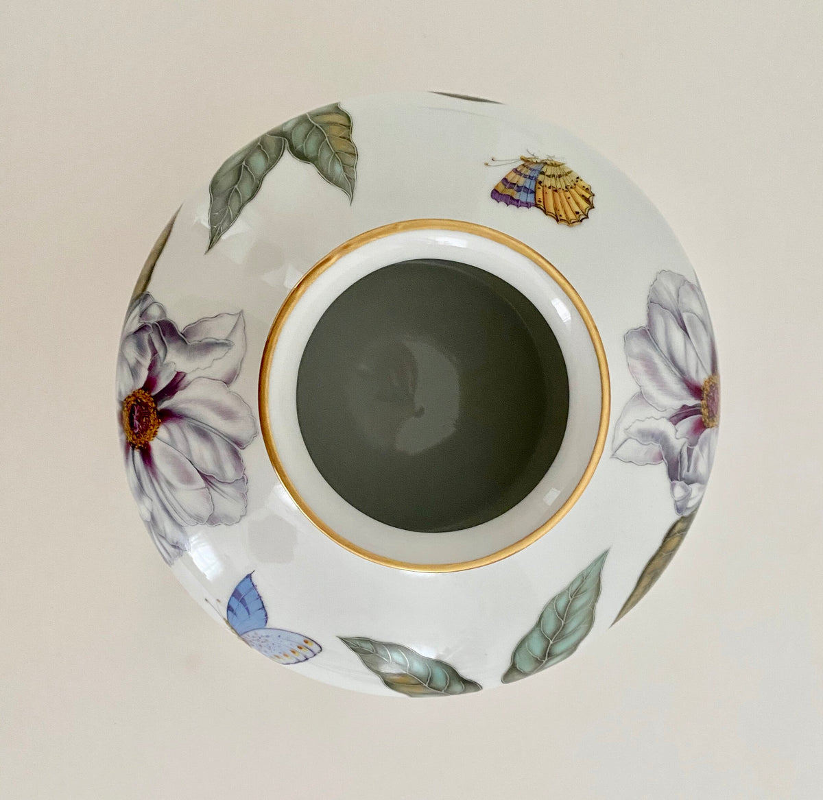 M392 - White Flower Low Vase