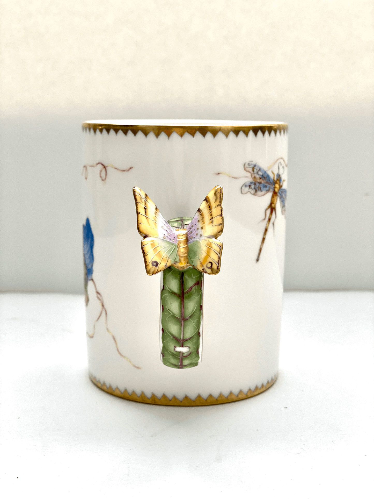 ZE111 - New Butterfly Handle Mug
