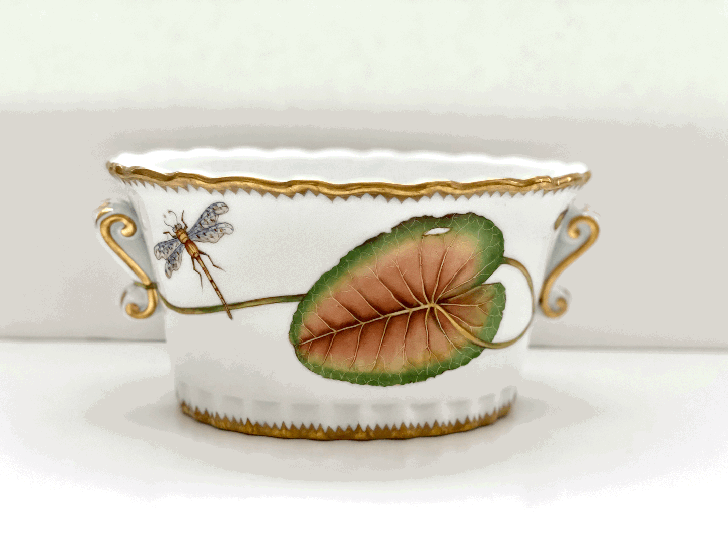 AF4 - Water Lily Oval Cachepot