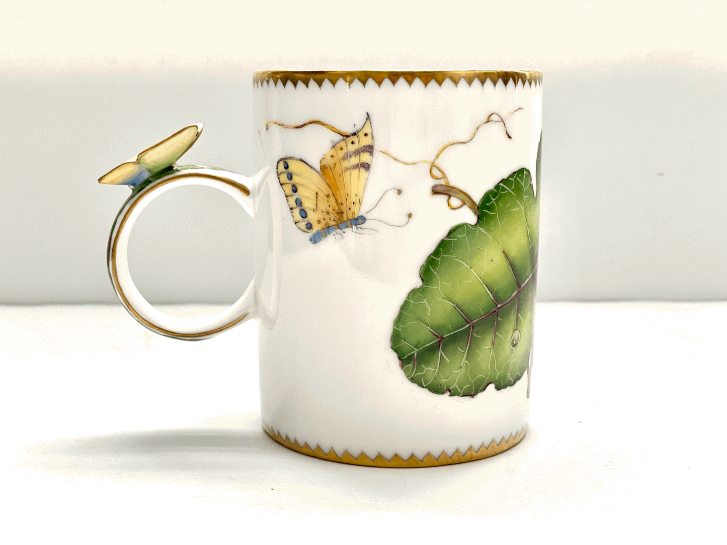 ZE110 - New Butterfly Handle Mug