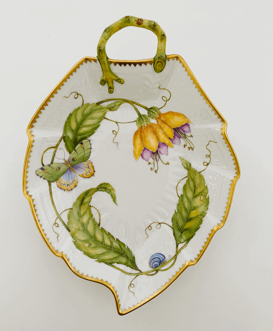 ZE89 - Large Leaf Shaped Dish